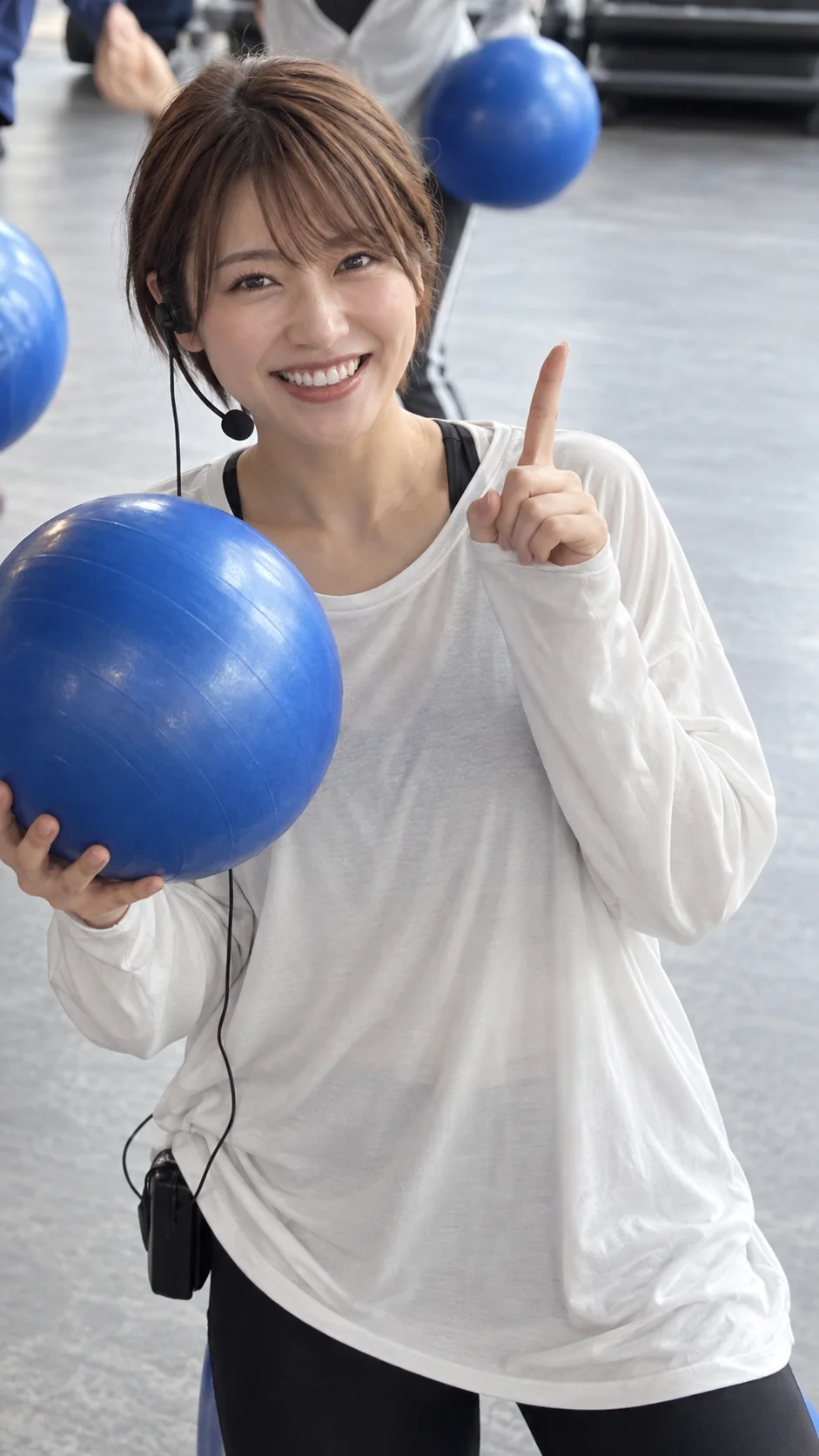 トレーニングを指導するトレーナー